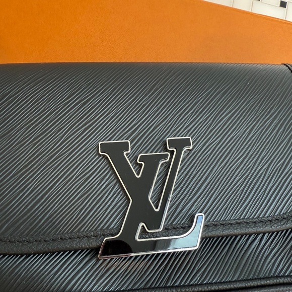 Louis Vuitton BUCI Crossbody - Picture 4 of 12